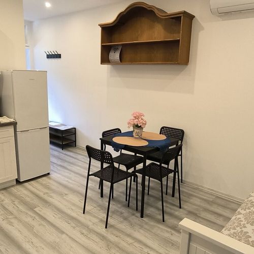 Apartament tourist cu bucătărie proprie cu 2 camere pentru 4 pers.