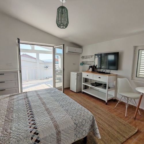 Apartament întreaga unitate cu vedere spre mare cu 5 camere pentru 12 pers.