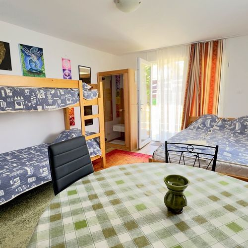 Apartament cu aer condiționat cu duș cu 1 camera pentru 4 pers.