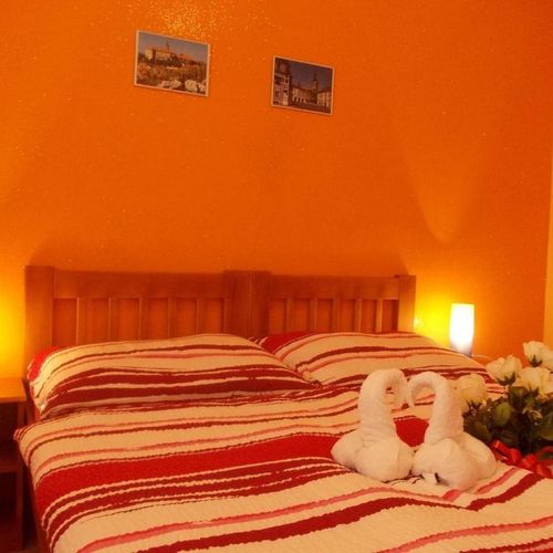 Casă de vacanță cu grădină cu baie comună pentru 16 pers. (se inchirieaza doar integral)