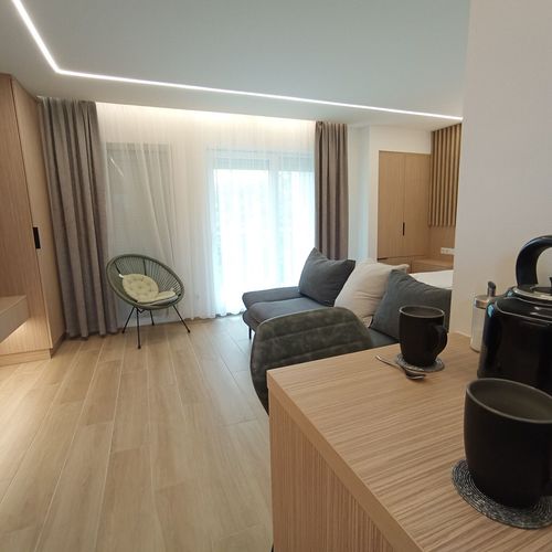 Apartament studio cu balcon cu 2 camere pentru 3 pers.