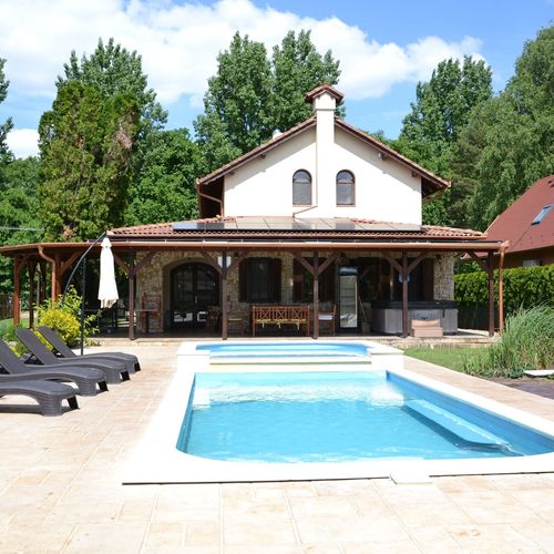 Casă de vară vilă cu panoramă pentru 16 pers. (se inchirieaza doar integral)