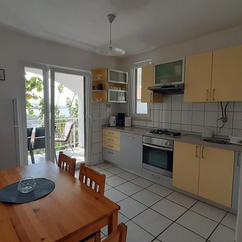 Apartament 4-osobowy na piętrze z widokiem na morze z 1 pomieszczeniem sypialnianym (możliwa dostawka)