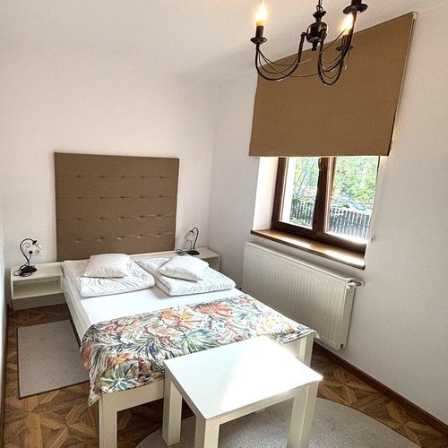 Camera dubla cu balcon cu vedere spre munte