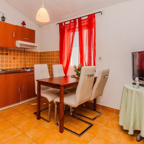 Economy Apartman pro 4 os. se 2 ložnicemi na poschodí
