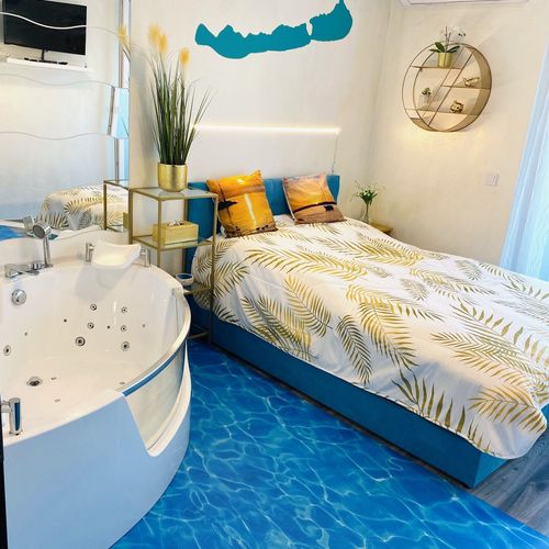 Apartament gold exclusive pentru 4 pers. (se inchirieaza doar integral)