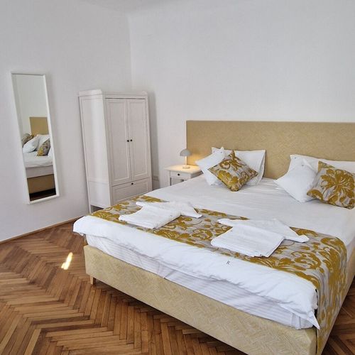 Apartament superior cu 1 camera pentru 2 pers. (se poate solicita pat suplimentar)