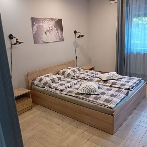 Apartament family cu aer condiționat pentru 4 pers. (se inchirieaza doar integral)