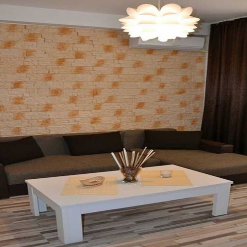 Apartament la parter cu vedere spre curte pentru 4 pers. (se inchirieaza doar integral)