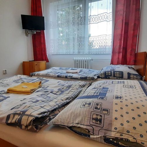Camera twin cabină de dormit (se poate solicita pat suplimentar)