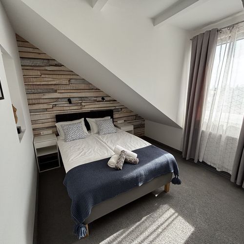 Apartament penthouse la mansardă cu 2 camere pentru 4 pers.