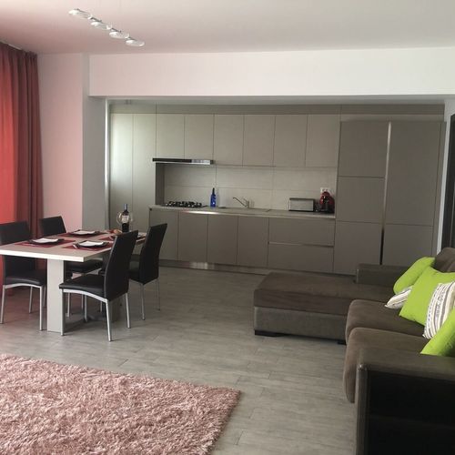 Apartament lângă piscină cu vedere spre lac cu 2 camere pentru 4 pers.