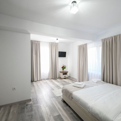 Camera dubla superior accesibil(ă) persoanelor cu dizabilități