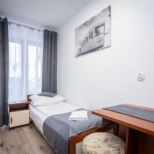 Camera single cu balcon cu baie