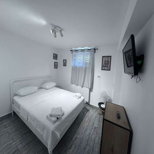 Apartament exclusive la demisol cu 1 camera pentru 2 pers.