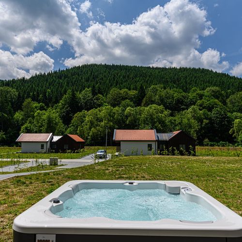 Casă de vacanță cu jacuzzi pentru 4 pers. (se inchirieaza doar integral)
