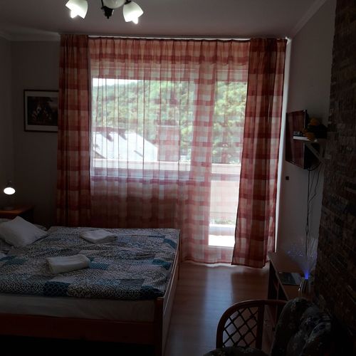 Apartament comunicantă cu bucătărie proprie cu 2 camere pentru 4 pers.