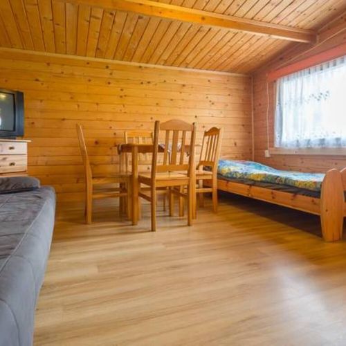 Cabană pentru 4 pers. (se inchirieaza doar integral)