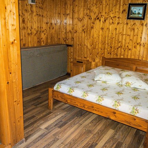 Cabană pentru 2 pers. (se inchirieaza doar integral)