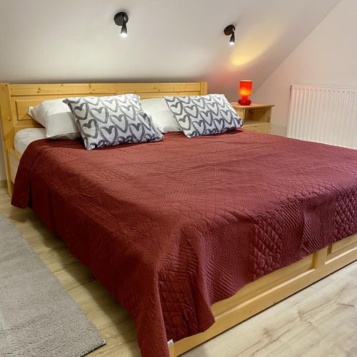 Apartament cu aer condiționat cu bucătărie proprie pentru 5 pers. (se inchirieaza doar integral)