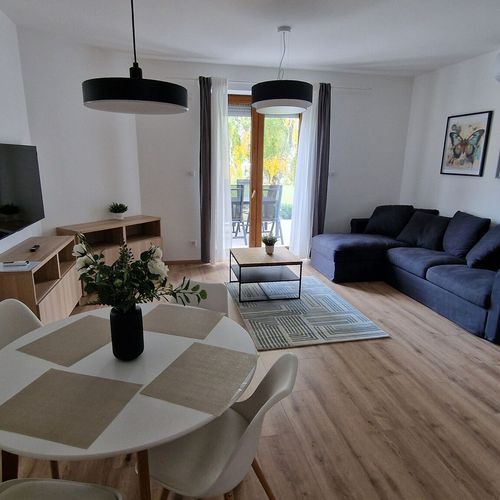 Apartament la parter cu vedere spre grădină cu 3 camere pentru 6 pers.