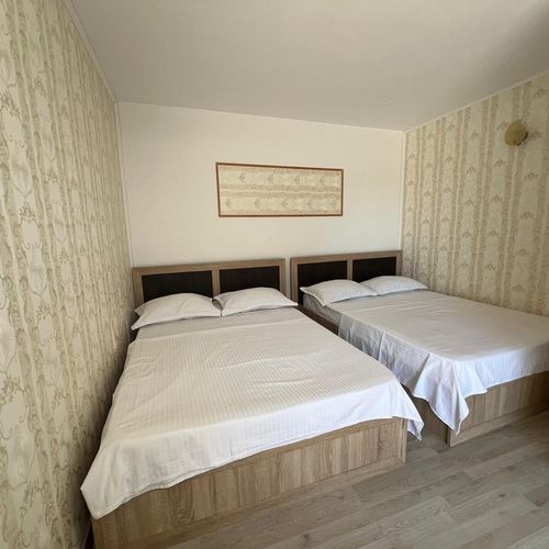 Camera cvadrupla la etaj