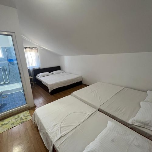 Camera la mansardă pentru 5 pers.