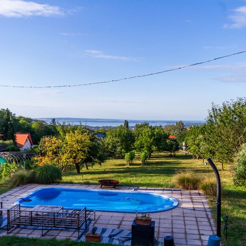 Apartament exclusive cu grădină pentru 6 pers. (se inchirieaza doar integral)