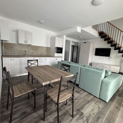 Apartament la etaj cu balcon cu 3 camere pentru 6 pers.