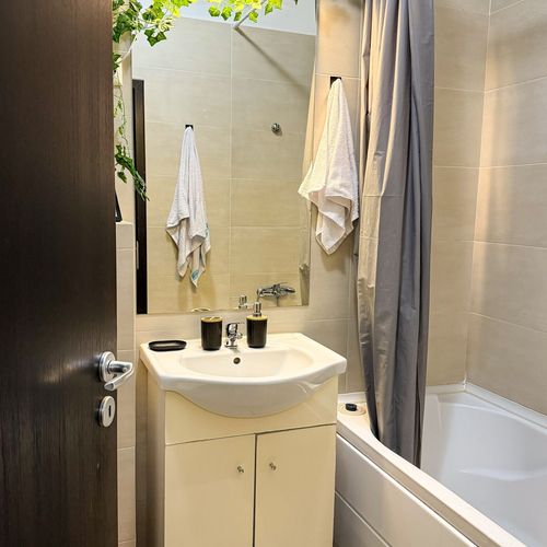 Apartament la etaj întreaga unitate cu 2 camere pentru 4 pers.