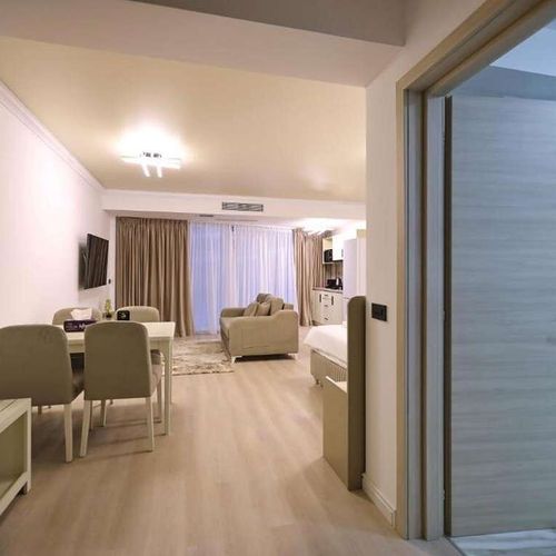 Apartament deluxe cu vedere spre mare cu 2 camere pentru 4 pers.