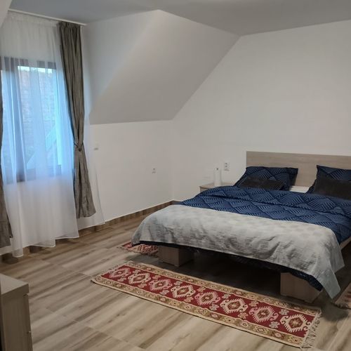 Camera dubla cu baie tV cu ecran plat