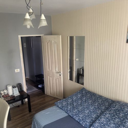 Camera dubla studio cu vedere spre grădină