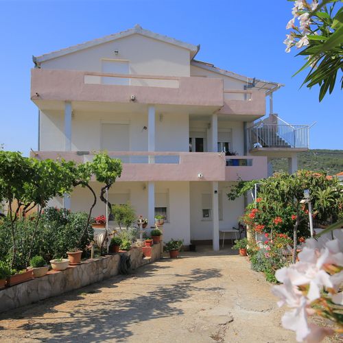 Apartament cu aer condiționat cu terasă cu 2 camere pentru 4 pers. A-24197-a
