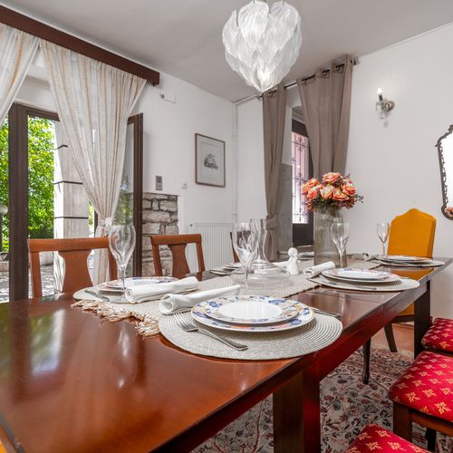 Apartament cu aer condiționat cu terasă cu 4 camere pentru 10 pers. K-24375