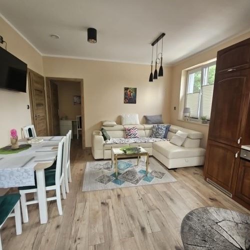 Apartament 4-osobowy Standard Plus z łazienką z 2 pomieszczeniami sypialnianymi (możliwa dostawka)