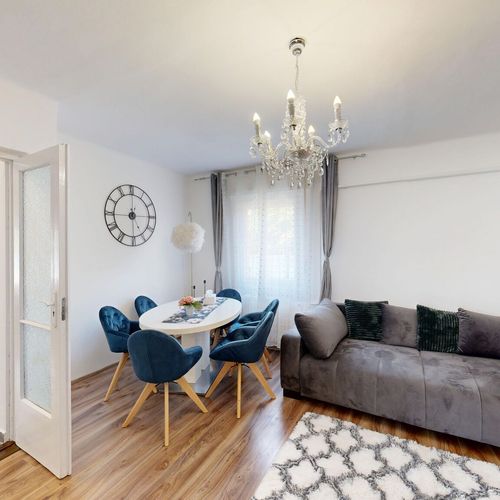 Apartament la parter cu baie comună pentru 6 pers. (se inchirieaza doar integral)