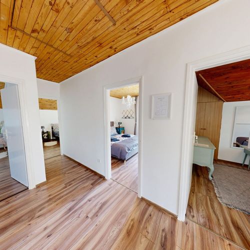 Apartament la etaj cu baie comună cu 4 camere pentru 8 pers.