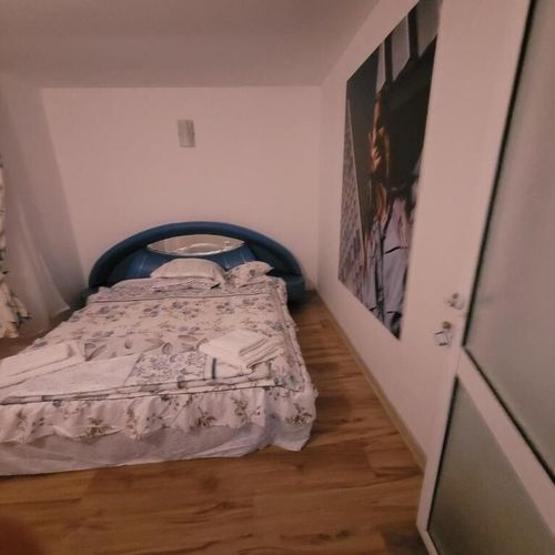 Camera dubla cu baie comună