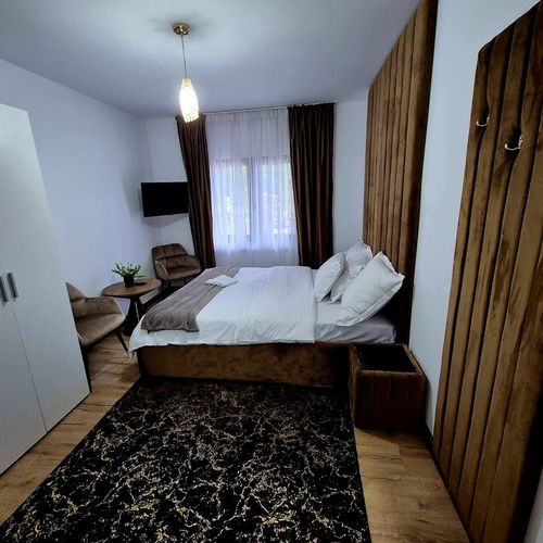 Cabană confort cu vedere spre pădure pentru 18 pers. (se inchirieaza doar integral)