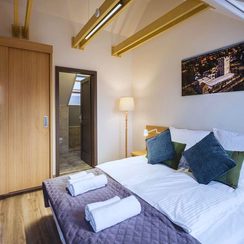 Turistický Pokoj s manželskou postelí na poschodí