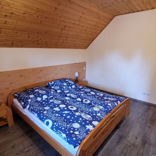 Suita la etaj cu balcon cu 3 camere pentru 6 pers. (se poate solicita pat suplimentar)