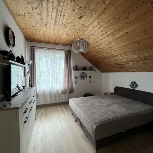 Apartament la etaj pentru 8 pers. (se inchirieaza doar integral)