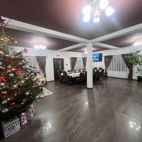Cabană cu vedere spre râu cu vedere spre munte pentru 15 pers. (se inchirieaza doar integral)