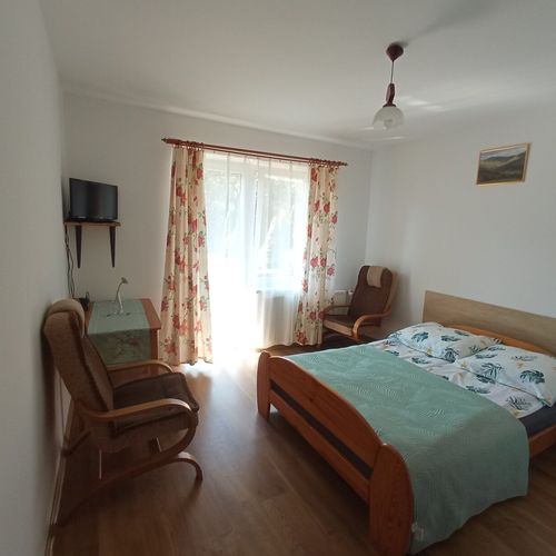 Pokój 2-osobowy na parterze z widokiem na ogród