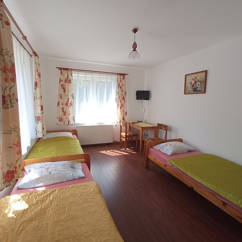 Pokój 3-osobowy na parterze z widokiem na las (możliwa dostawka)