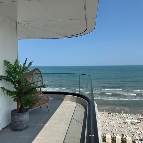 Apartament cu vedere parțială spre mare cu 2 camere pentru 4 pers.