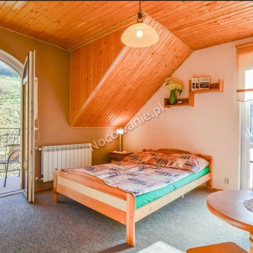 Camera dubla cu balcon cu vedere spre pădure (se poate solicita pat suplimentar)