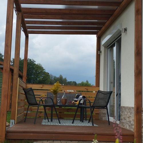 Apartman s terasou pro 4 os. se 2 ložnicemi na přízemí