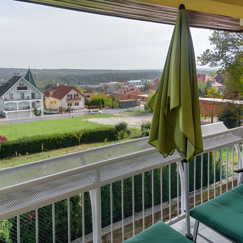 Apartament 3-osobowy na piętrze z balkonem z 2 pomieszczeniami sypialnianymi
